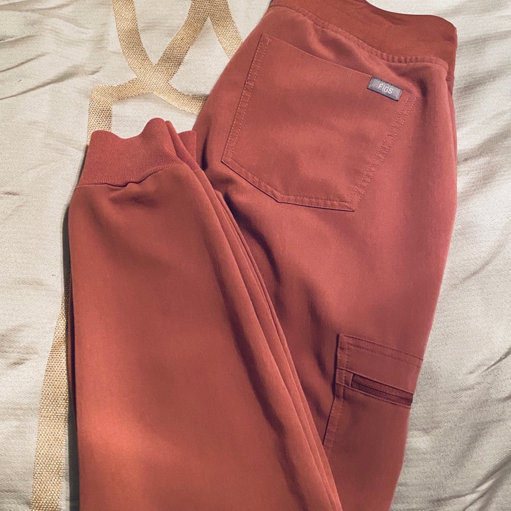 Figs Mauve Scrub pants